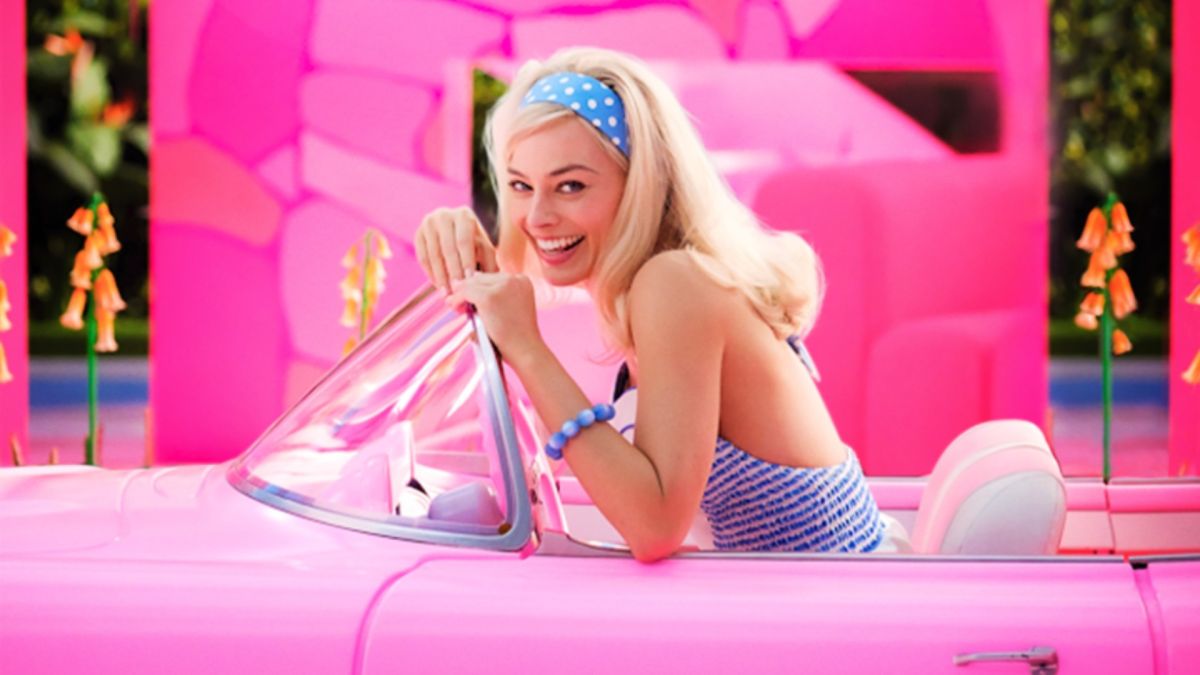 Margot Robbie estaba ‘avergonzada’ por las fotos filtradas del set de Barbie.