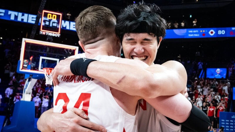 Un momento de Slam Dunk de la vida real tiene lugar durante la Copa Mundial FIBA ​​​​2023
