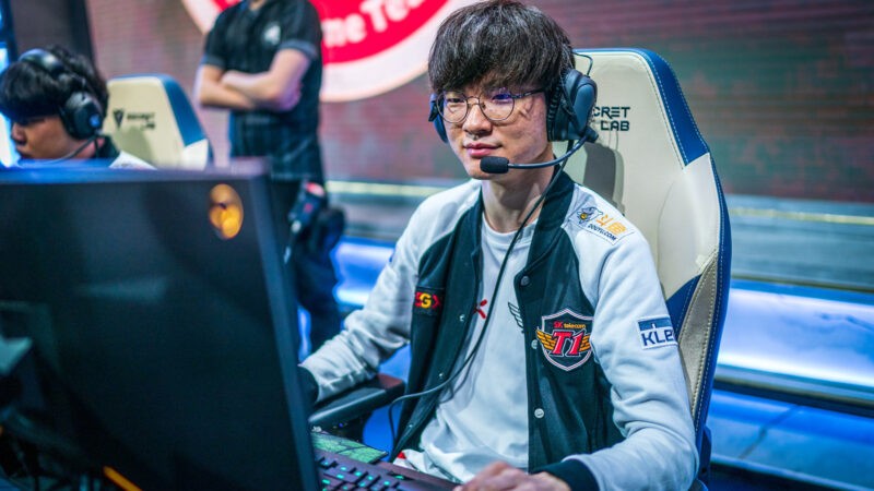 La silla Faker Secretlab realza la alta costura con VandyThePink