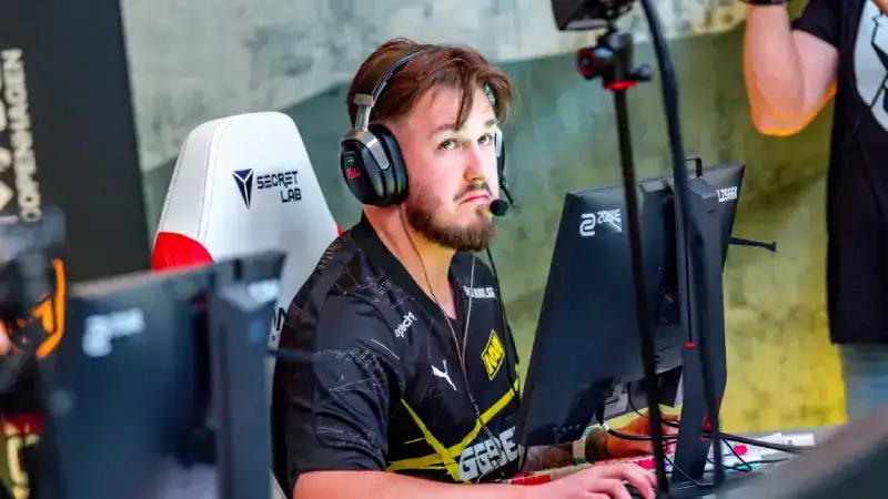 jL alimenta rumores de regreso: «¿Adivina quién ha vuelto?»