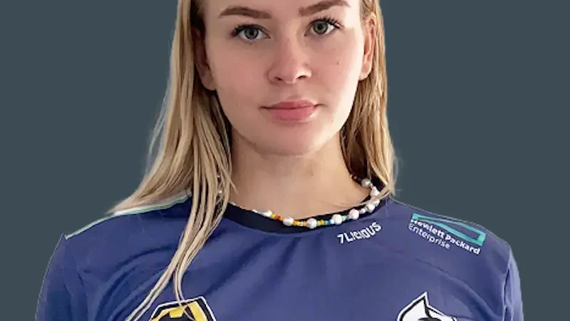 CS2-Profi 7licious wird mit Bild ihres Nebenjobs viral – Die Realität im Frauensport-Esport