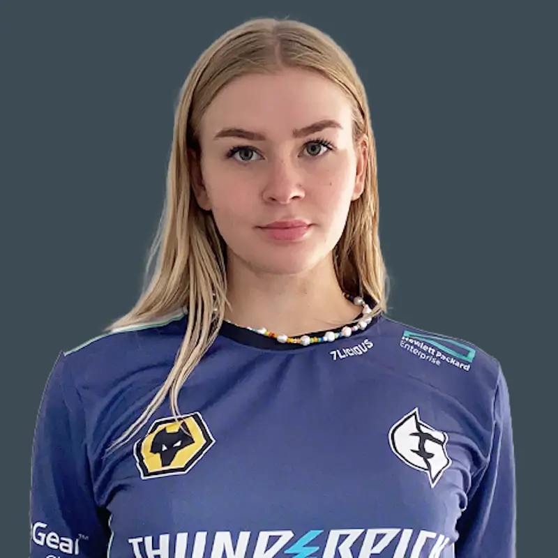 CS2-Profi 7licious wird mit Bild ihres Nebenjobs viral – Die Realität im Frauensport-Esport