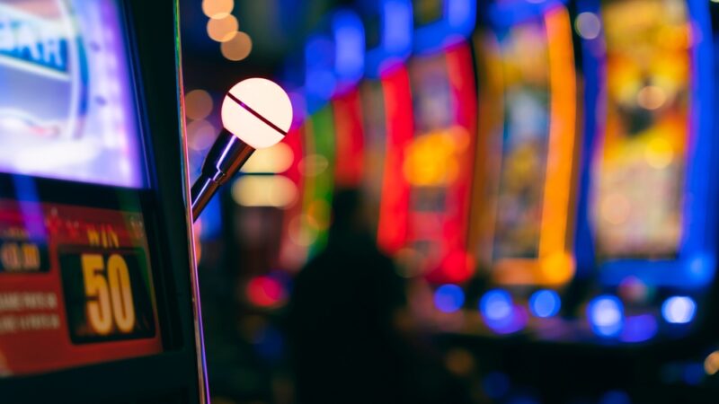 Lo que las tragamonedas gratuitas enseñan que las de dinero real no pueden