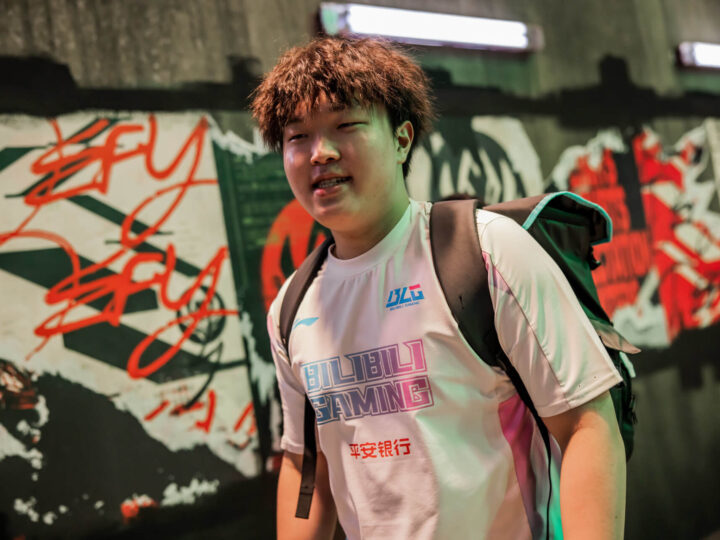 LPL: El toplaner de BLG, Bin, recibe una multa de 22.000 dólares por excesivos saludos de fans.