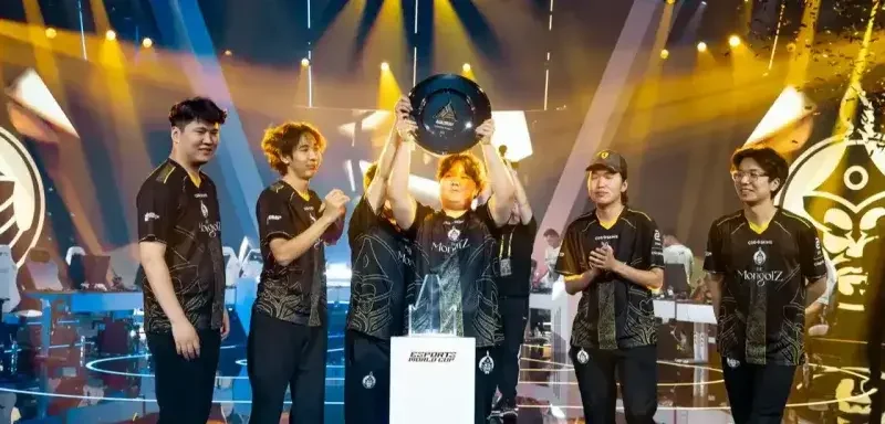 EWC 2026 comienza con gran emoción: Vitality se enfrenta a 100 Thieves, NAVI se mide contra 3DMAX.